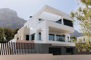 Chalet in Balcón de Ponoig - Polop Paradis - Polop Hills. Última oportunidad villa de lujo lista para entrar a vivir en po