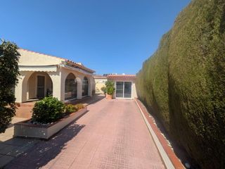 Casa aparellada a L´Albir. Se vende chalet pareado reformado