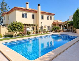 Chalet in L´Albir. Exclusiva villa con piscina privada en albir