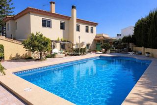 Chalet en L´Albir. Exclusivo chalet renovado con piscina privada en albir