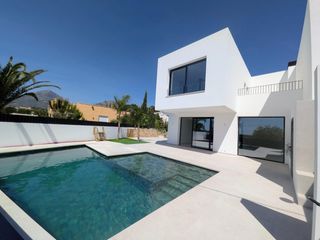 Casa aparellada  Avenida avenida de escandinavia. Exclusivas villas pareadas terminadas entre alfaz del pi y la nu
