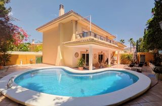 Towny house in L´Albir. Elegante villa pareada con piscina privada cerca de la playa y e