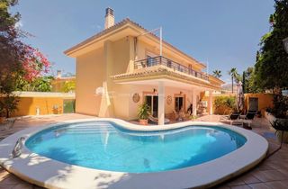 Casa pareada en L´Albir. Elegante villa pareada con piscina privada cerca de la playa y e