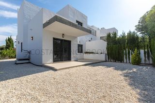 Towny house in Busot. Precioso chalet pareado a tan solo 10 minutos de el campello.