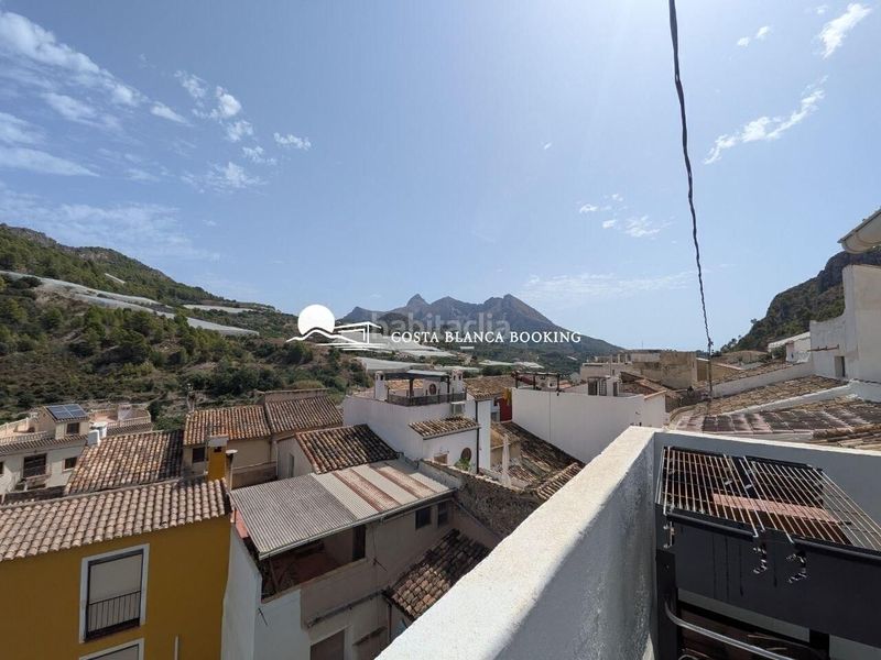 Foto 02ab2355-96f9-4066-90ea-f7add07ee98f. Casa casita con encanto con impresionantes vistas a la montaña en Bolulla