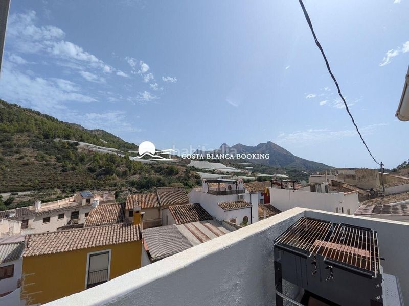 Foto 37628ea0-a79e-4179-9877-c8048a2b0785. Casa casita con encanto con impresionantes vistas a la montaña en Bolulla