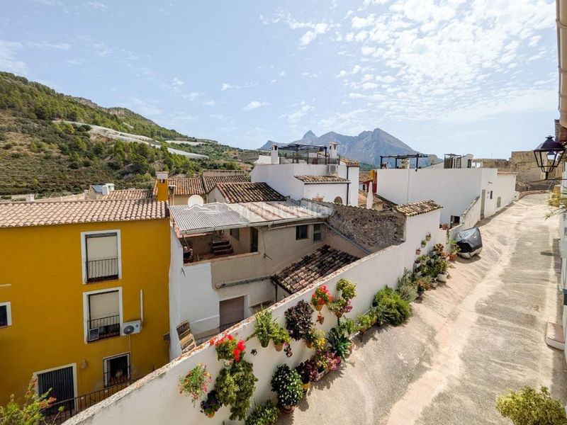 Foto 9a64b23c-6dc6-4cb1-902c-aa7a3caabe90. Casa casita con encanto con impresionantes vistas a la montaña en Bolulla