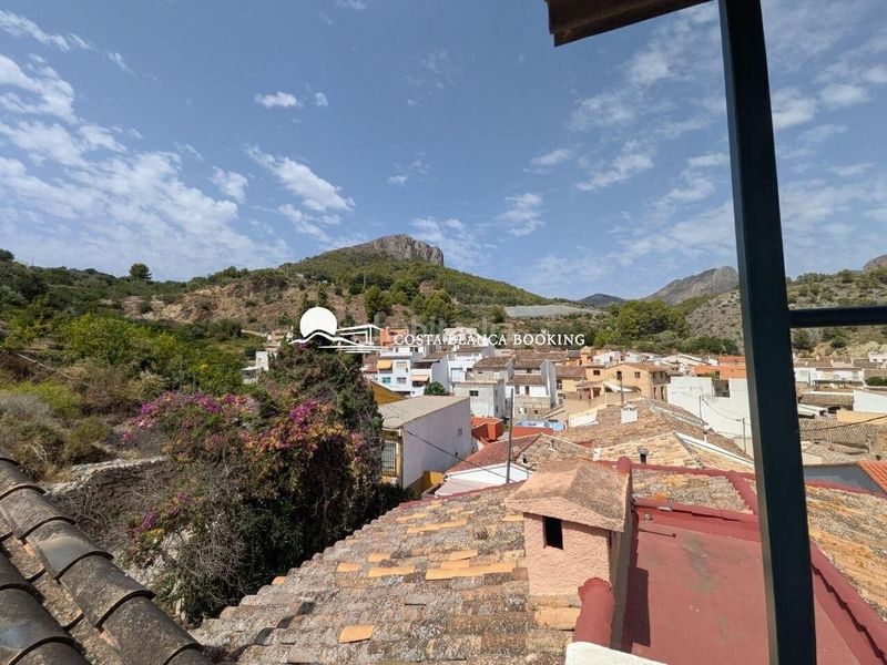 Foto a56eea96-5ed6-4c25-96b3-49cf91350b22. Casa casita con encanto con impresionantes vistas a la montaña en Bolulla