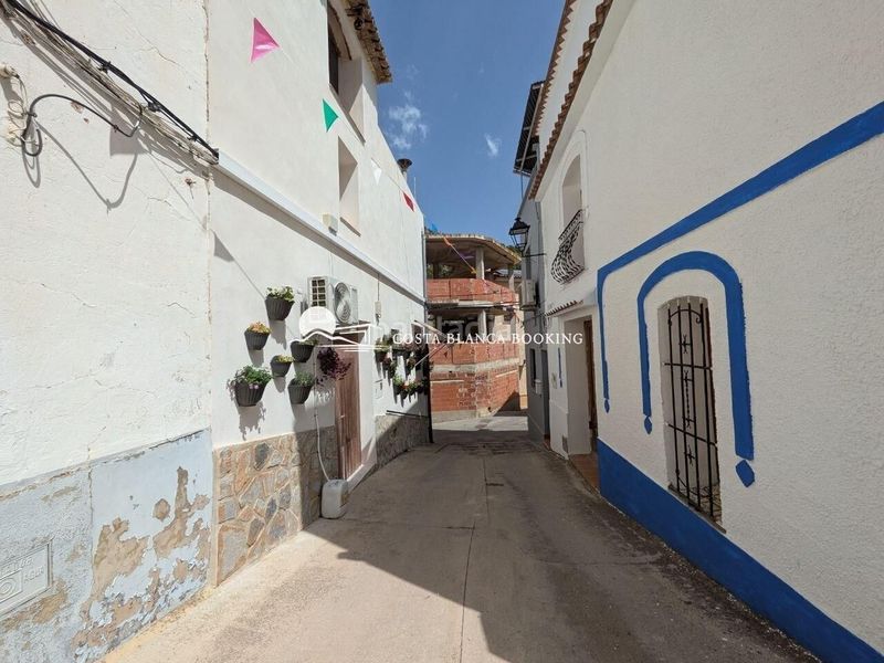 Foto c661355a-cdc9-4c5a-98bf-0c7d08dbaba2. Casa casita con encanto con impresionantes vistas a la montaña en Bolulla