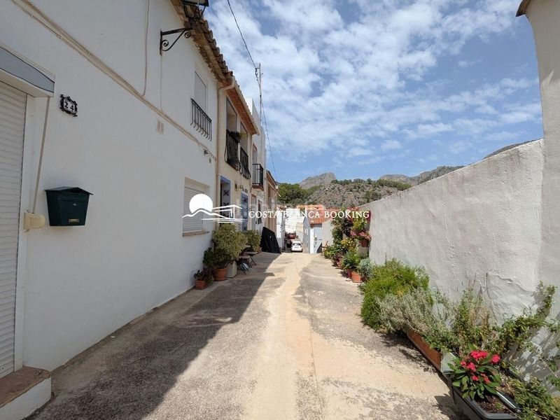 Foto d2069e7a-b294-45cc-957b-980554779711. Casa casita con encanto con impresionantes vistas a la montaña en Bolulla