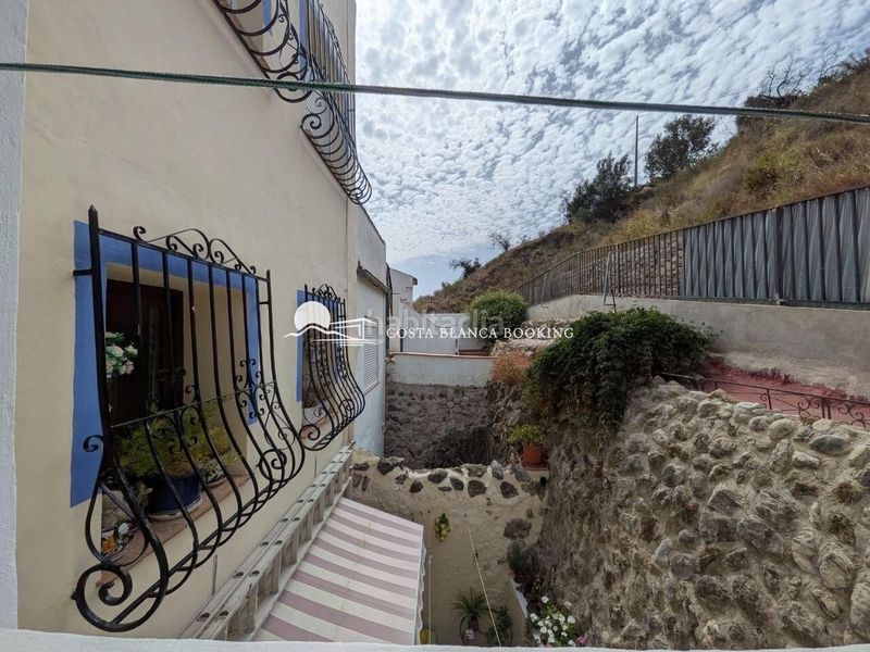 Foto d9667d46-1e93-4b96-bd96-af9adef7b0c4. Casa casita con encanto con impresionantes vistas a la montaña en Bolulla