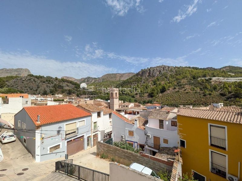 Foto df04ede8-867e-4376-b34e-0d937676af25. Casa casita con encanto con impresionantes vistas a la montaña en Bolulla