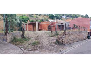 Casa  Feria. Se vende solar de 926 m2 con construccion de 277 m2.