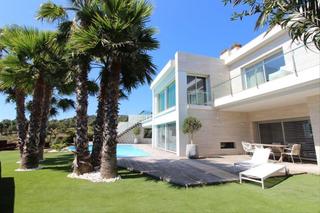 Casa a Urbanitzacions. Exclusiva casa en urb mas nou