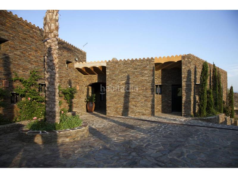 Foto 5bdf5aec-bc09-459d-b5bb-521232573ef3. Casa amb calefacció aparcament piscina a Cadaqués