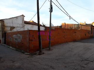 Terreno residencial en Novés. Venta de solar en el centro de noves. zona iglesia.