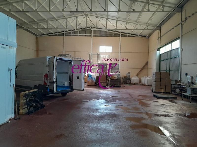 Foto 0179d2b4-117e-4c4a-ac1f-09dd991924bc. Bâtiment à usage industriel dans Torrijos