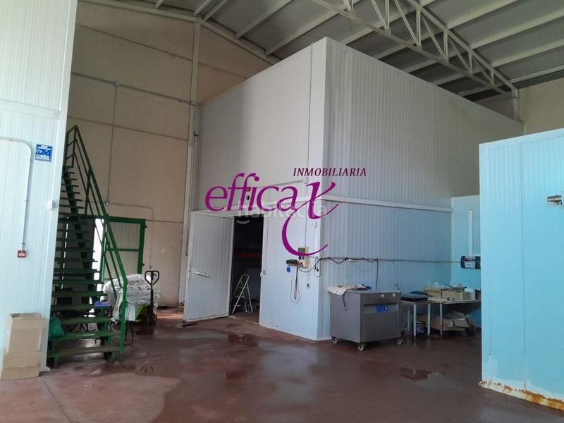 Foto 1b27d948-597f-4d14-861d-266022daa180. Bâtiment à usage industriel dans Torrijos