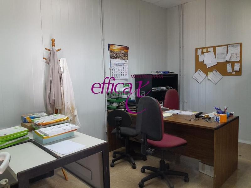 Foto d3f02ee2-cc5c-47a9-8f23-1567b1e1c933. Bâtiment à usage industriel dans Torrijos