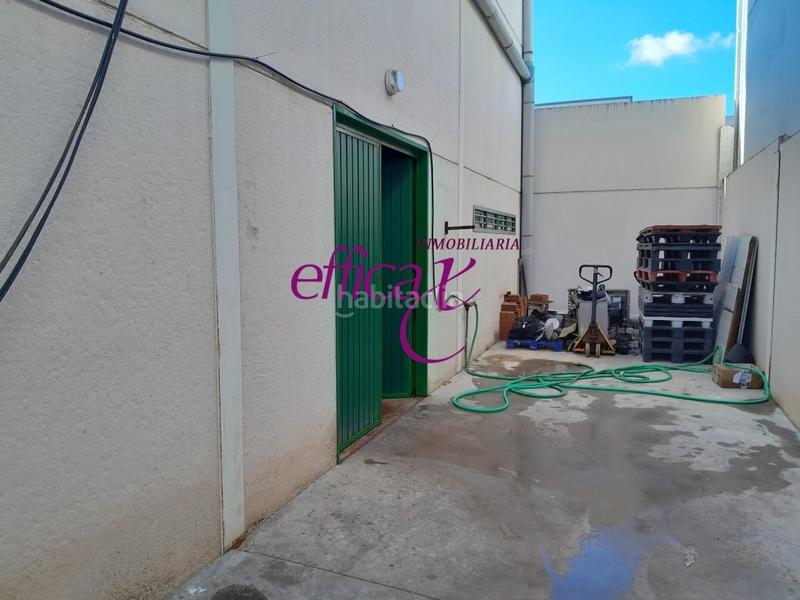 Foto e2acf6e8-d54b-49ec-afef-631df7d250ca. Bâtiment à usage industriel dans Torrijos