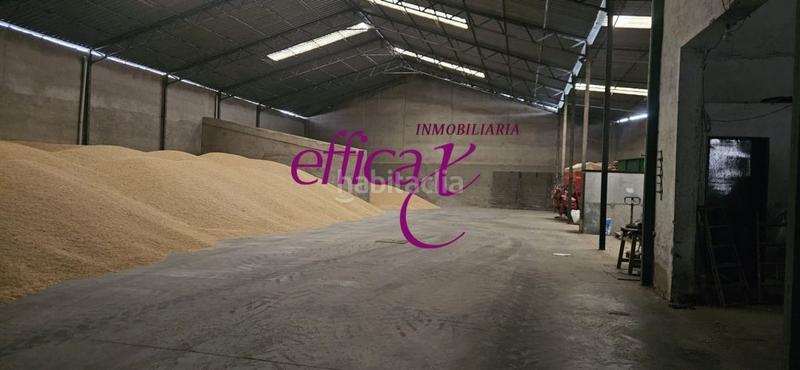 Foto 4f927eb1-15cd-4712-804c-6ffb18787515. Nave industrial nave de mas de casi 1000m2 en Mata (La)