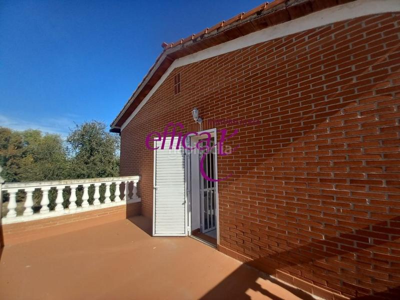 Foto 2f7ab140-d479-492e-964a-90cc95634fbc. Casa con riscaldamento parcheggio in Alcabón