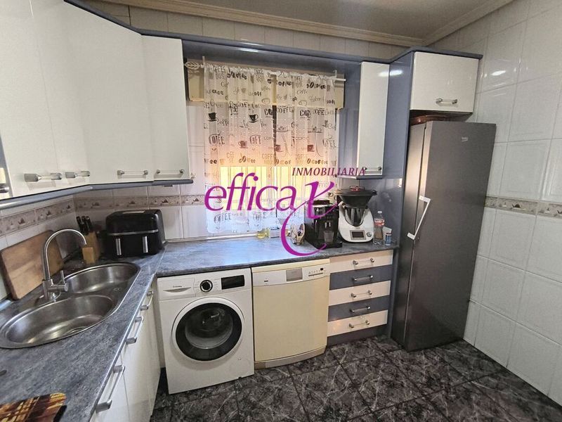 Foto fcaa3d65-7239-44e3-9ecd-eaddcbde076e. Casa amb calefacció aparcament a Burujón