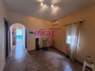 Haus in Novés. Se vende casa en noves, una sola planta