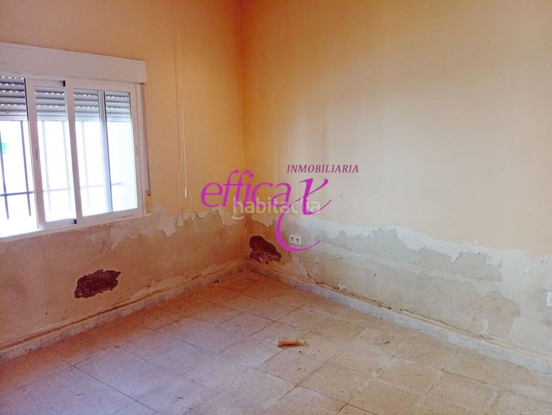 Foto 442f3f38-782e-47b5-b2c4-2d8ccfb55759. Casa amb aparcament a Novés