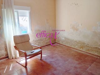 Casa a Novés. Se vende casa en noves, una sola planta