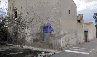 Casa in El Raal. Parcela con casa a reformar en el raal