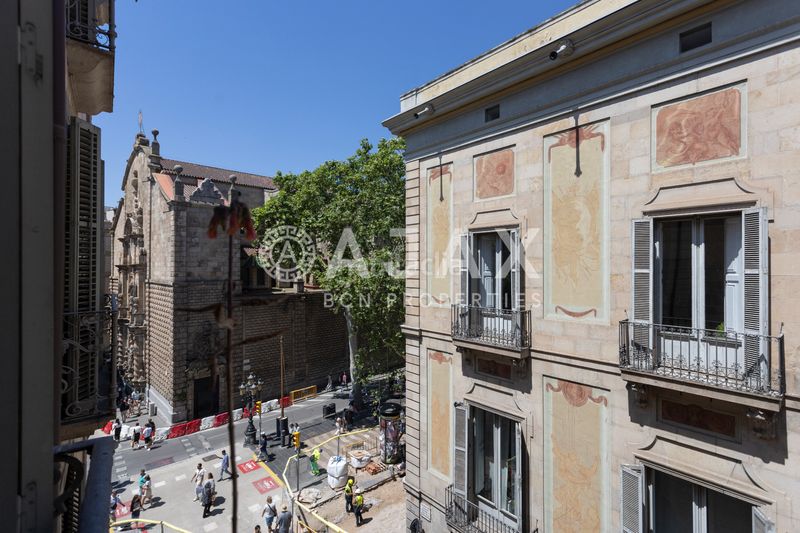 Foto fc5572b5-e388-4719-bef3-188bc2b22478. Pis a Gòtic Barcelona