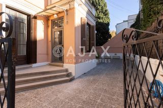 Lloguer Oficina a Carrer alt de gironella 30. Unifamiliar tres plantas / jardín / posibilidad pk