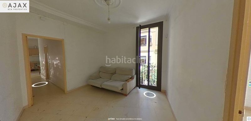 Foto a63130e0-7e29-410d-bddc-dba5d98eb3b0. Pis a Raval Barcelona