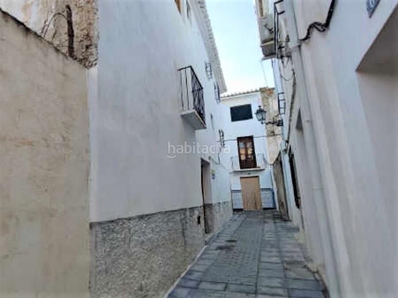 Foto ece8f80a-1af2-4a1d-9c23-40e4536cbf92. Casa pareada en Baza