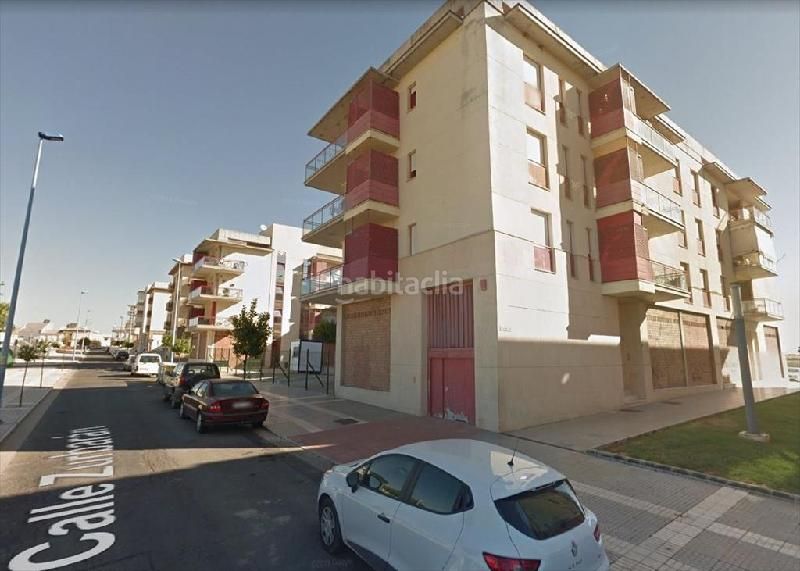 Foto eff9f6e9-538f-4fdc-8a8e-171096980cde. Aparcament cotxe a Lepe