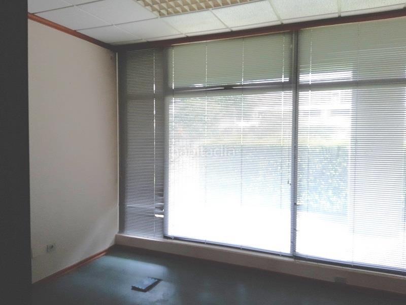 Foto ad8c3f5b-7b0d-4dad-bbbe-ee1b4f6ef6cd. Lloguer local comercial a Coia Vigo