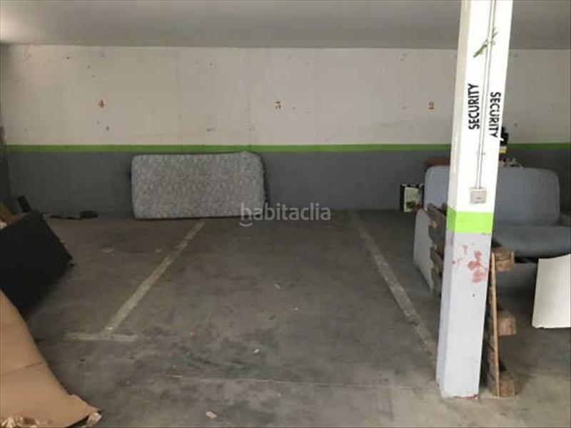 Foto 5e18e39b-d5d0-47a1-a17a-566aaf8bea62. Parking voiture dans Bargas