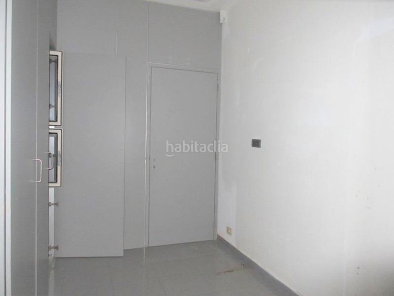 Foto 0a6faa76-6158-48ac-a797-3c63805b2eff. Alquiler local comercial en A Malata - Catabois - Ciudad Jardín Ferrol