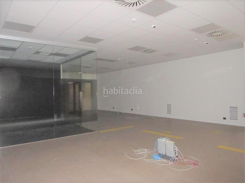 Foto 38ae8ac1-ae37-42a6-823d-17951711c220. Alquiler local comercial en A Malata - Catabois - Ciudad Jardín Ferrol