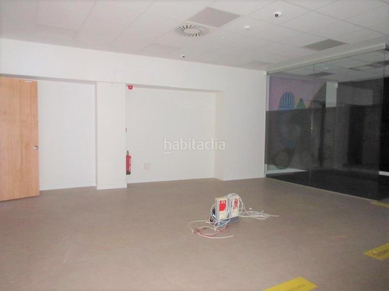 Foto bd457968-a91f-474b-a5ff-49f810966430. Affitto locale commerciale in A Malata - Catabois - Ciudad Jardín Ferrol