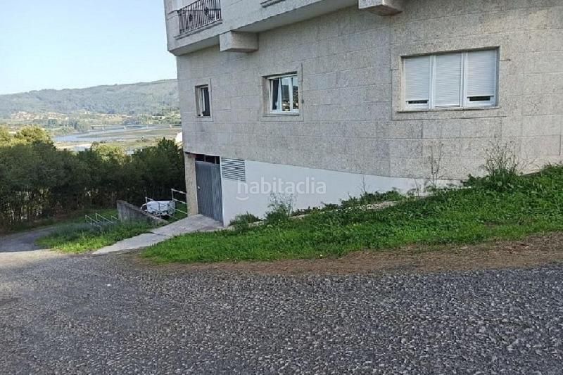 Foto 993cb5c7-d81a-403b-b84b-9f2f71b9a708. Aparcament cotxe a Pontedeume