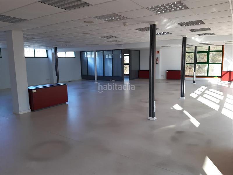 Foto d8c30fff-1cd9-41a2-a681-84466cf23059. Location bâtiment à usage industriel dans Mesoiro Coruña (A)