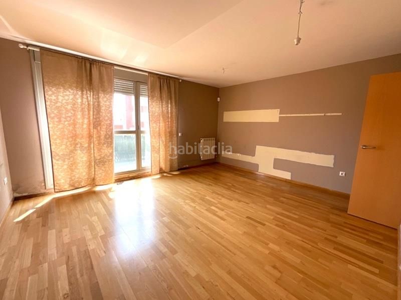 Foto 59f93ef7-1d2d-46fe-b44d-7c73e8606368. Casa aparellada amb aparcament a Astorga