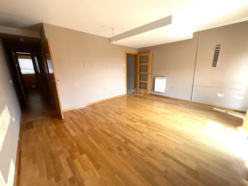 Foto a61841e8-64e7-4e8b-81d0-979c97087a92. Casa aparellada amb aparcament a Astorga