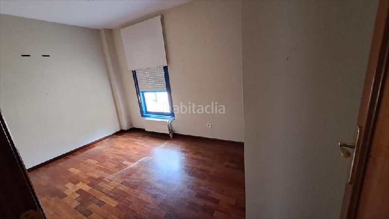 Foto 49c708d4-6e8c-4a03-9867-4ecf0f66a1f9. Piso en Los Rosales Coruña (A)