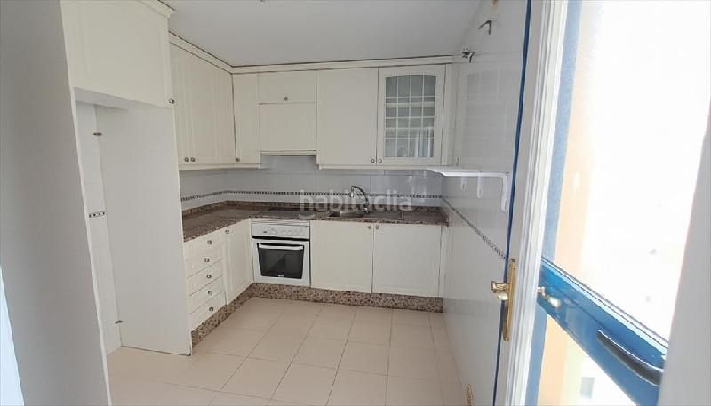 Foto 598e8731-c747-4506-b976-222c25e64980. Piso en Los Rosales Coruña (A)