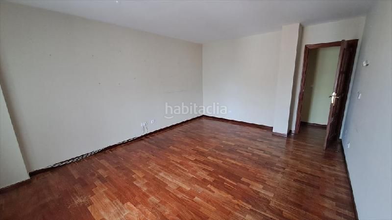 Foto c323d7b6-3497-4c19-8c10-f0e148488e85. Piso en Los Rosales Coruña (A)