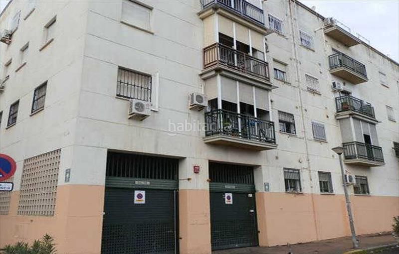 Foto ab8d0966-38d6-4527-893a-9d3c5ef65e80. Aparcament cotxe a colores - entreparques Sevilla