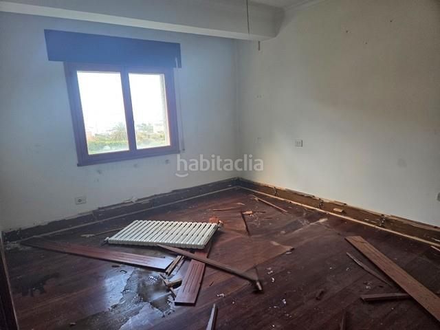 Foto c4cd6349-3062-4c28-bff6-81cd3eec2f5a. Pis a Burela